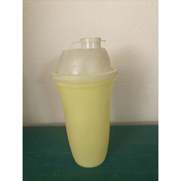 VTG Tupperware Classic Yellow Shaker Bottle with Lid 844-4 Missing Part Insert - Picture 1 of 5